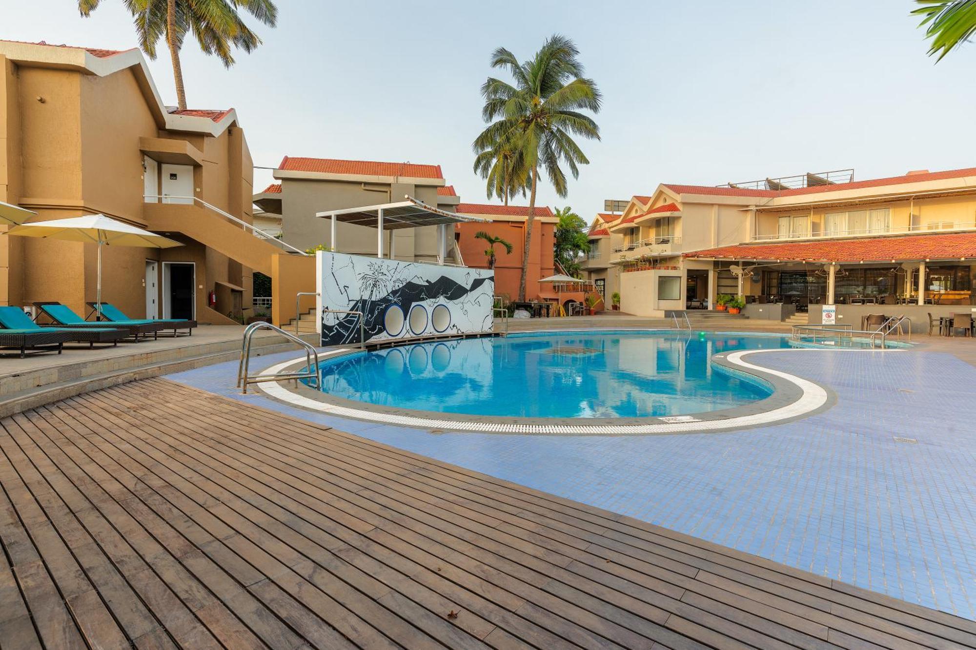 Whispering Palms Beach Resort Candolim Exterior photo